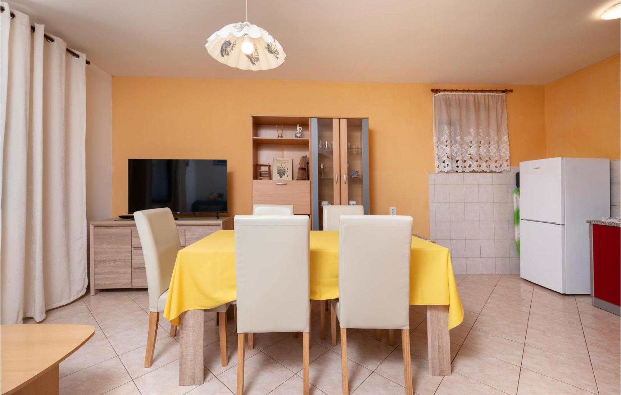 Cozy Apartment In Fazana With Kitchen المظهر الخارجي الصورة