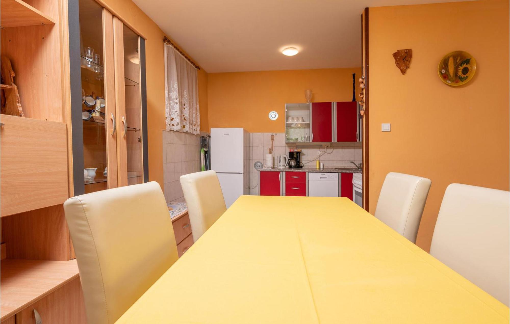 Cozy Apartment In Fazana With Kitchen المظهر الخارجي الصورة